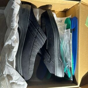 Men’s size 9 OrthoFeet slippers Black